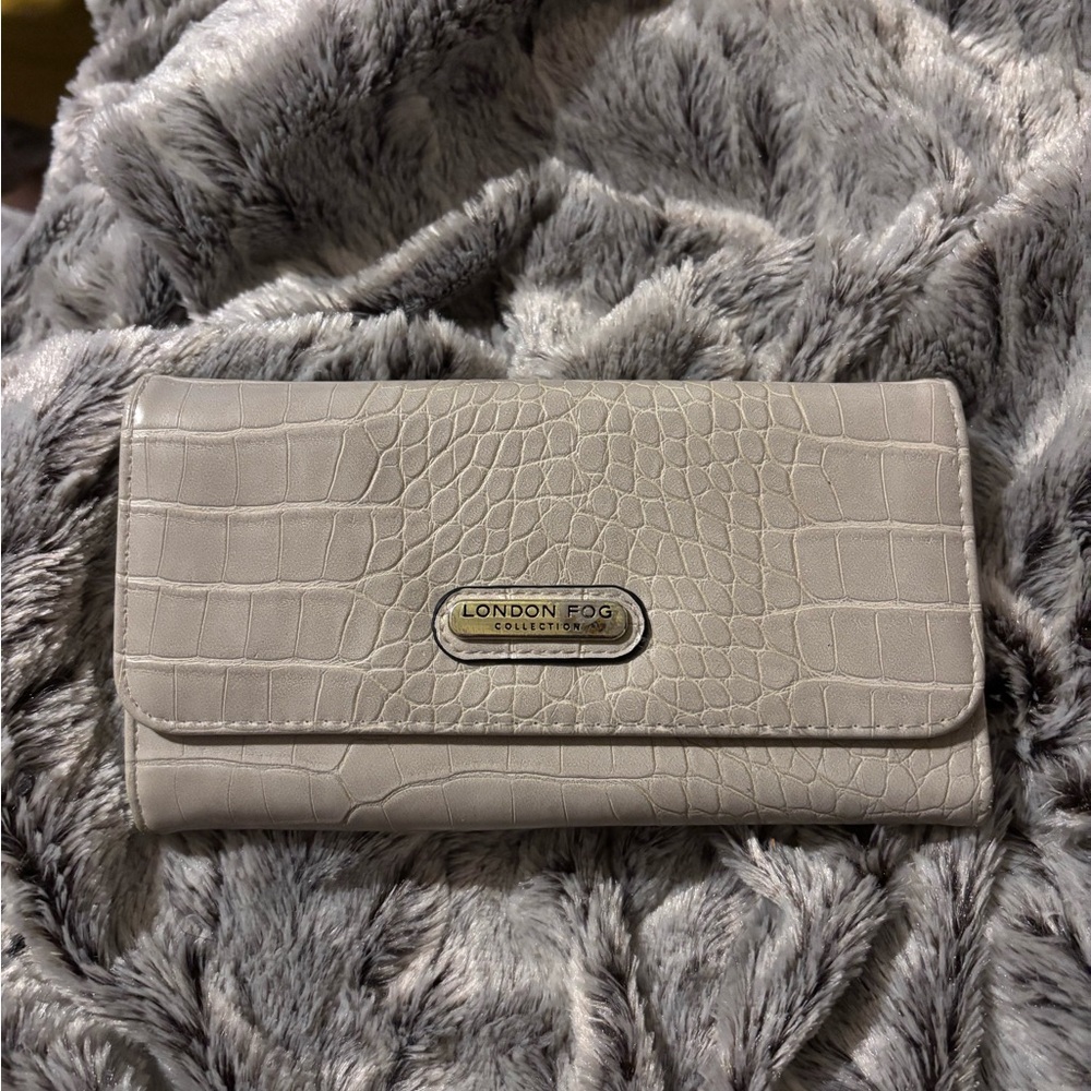 London Fog Gray Crocodile Embossed Women's Clutch